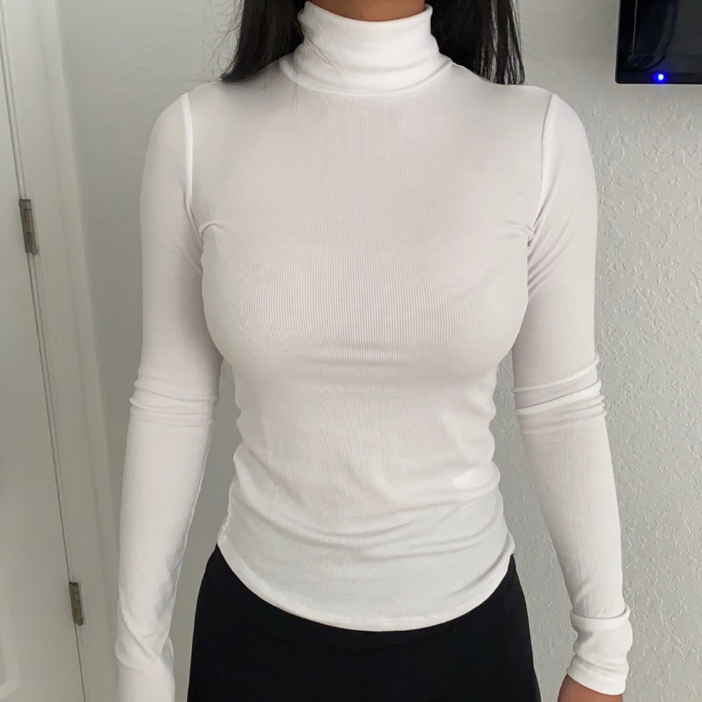 a white soft turtleneck from aritzia.never worn.
